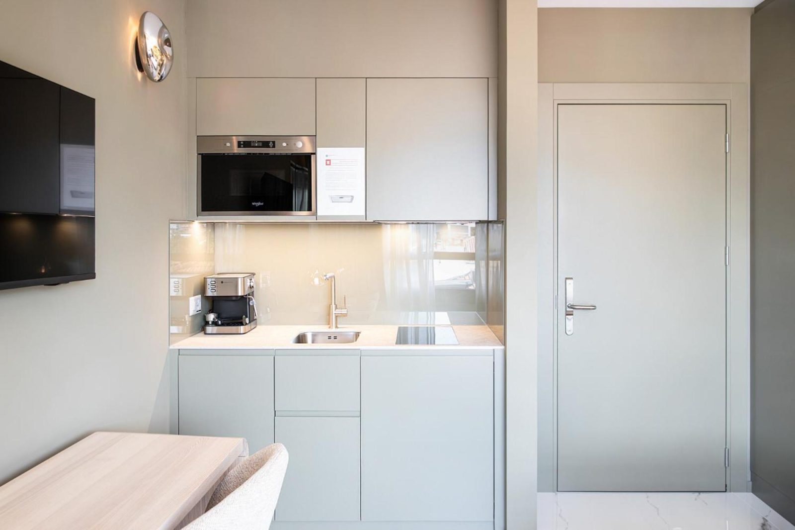 VISIONAPARTMENTS Lugano -self check-in — photo 5