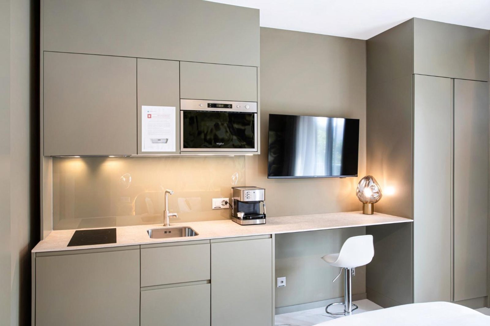 VISIONAPARTMENTS Lugano -self check-in — photo 4